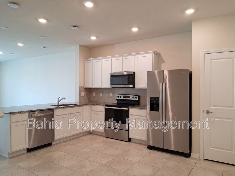4556 Sparkling Shell Ave - Photo 6 of 25