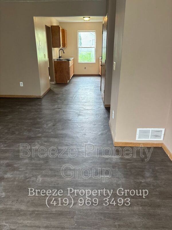 913 Hawthorne St - Photo 2 of 9