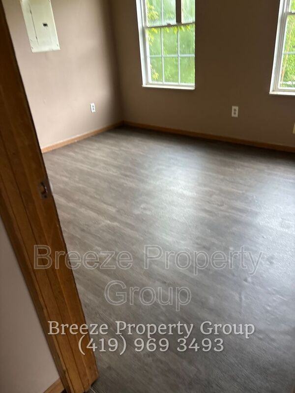 913 Hawthorne St - Photo 3 of 9