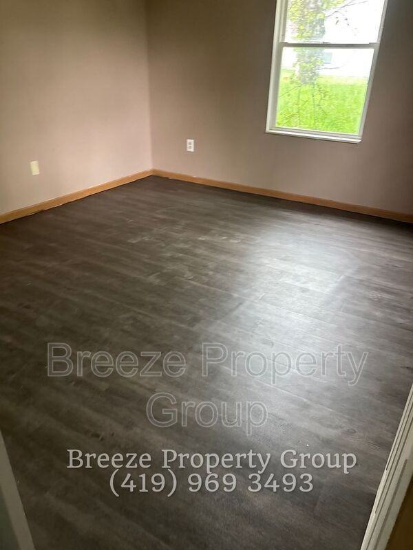 913 Hawthorne St - Photo 4 of 9