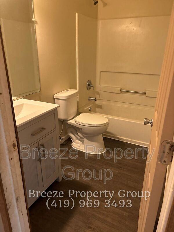 913 Hawthorne St - Photo 5 of 9