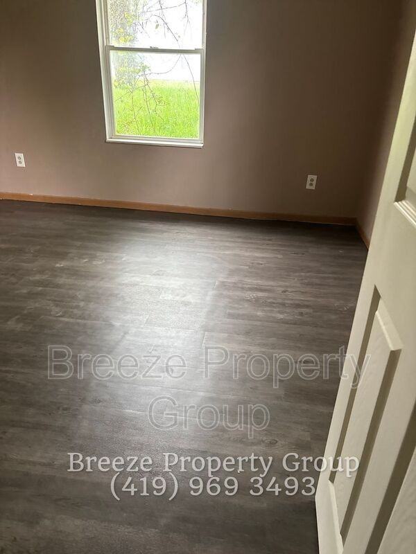 913 Hawthorne St - Photo 6 of 9
