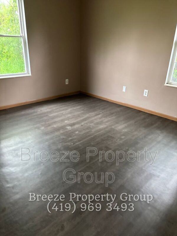 913 Hawthorne St - Photo 7 of 9