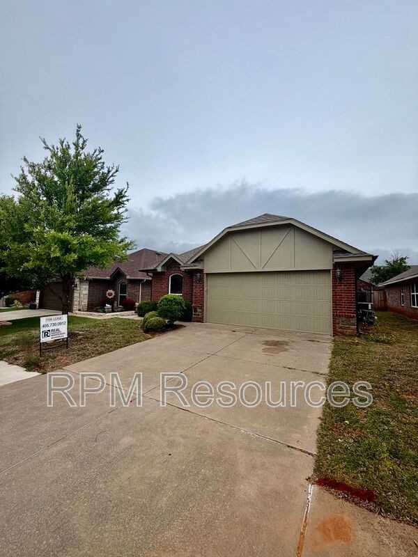 2401 Golden Ln