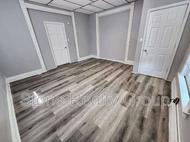 121 Gilbert Ave #1 - Photo 4 of 7