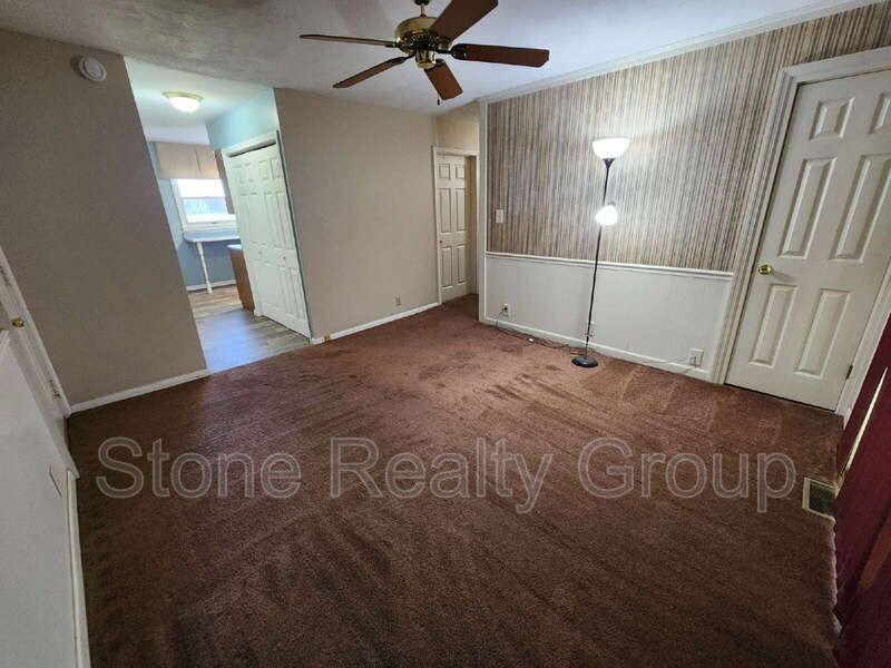 7401 S Pine Hill St - Photo 3 of 13