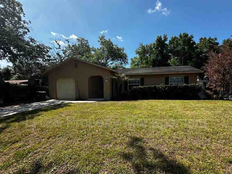 910 Sycamore Ln - Photo 2 of 34