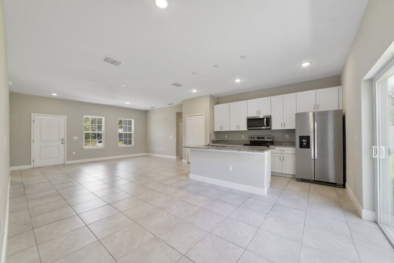 2117 W Swanson Dr - Photo 2 of 12