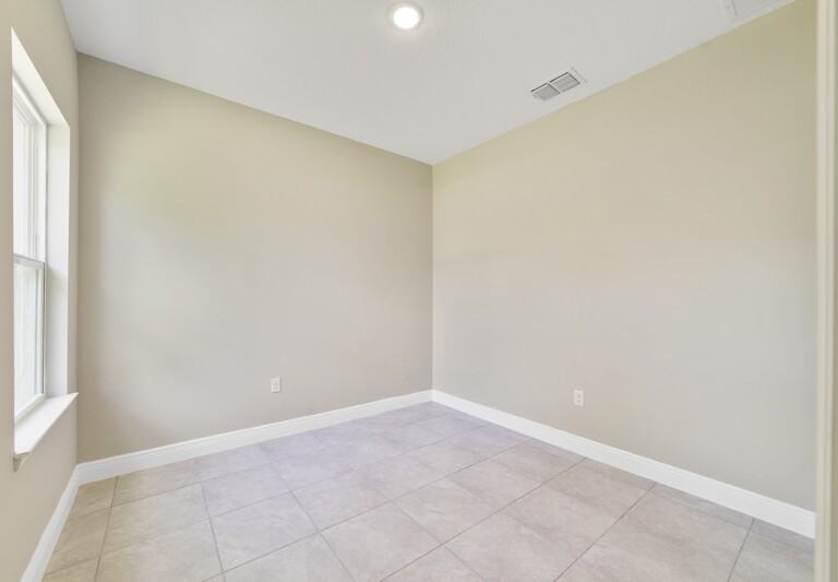 2117 W Swanson Dr - Photo 4 of 12