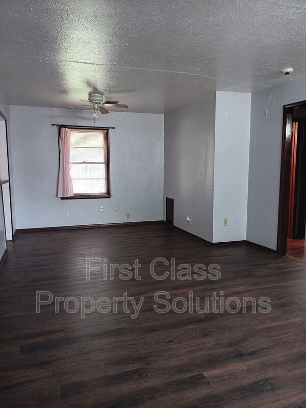 2801 Sw 51st St - Photo 5 of 12