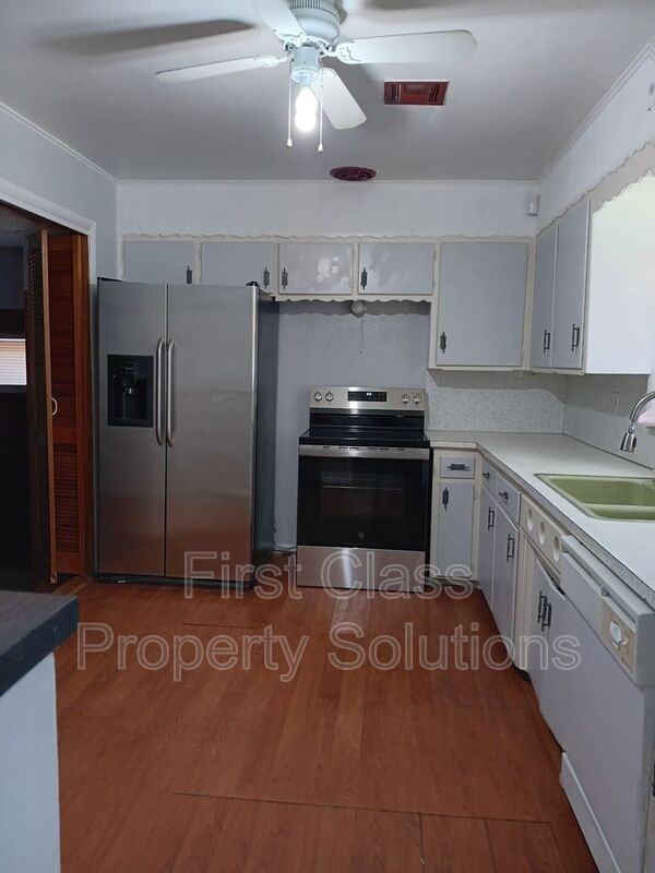 2801 Sw 51st St - Photo 7 of 12
