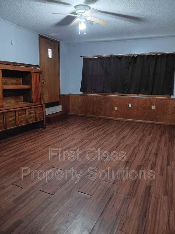 2801 Sw 51st St - Photo 6 of 12
