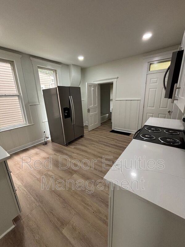 1207 N Columbus St - Photo 2 of 20