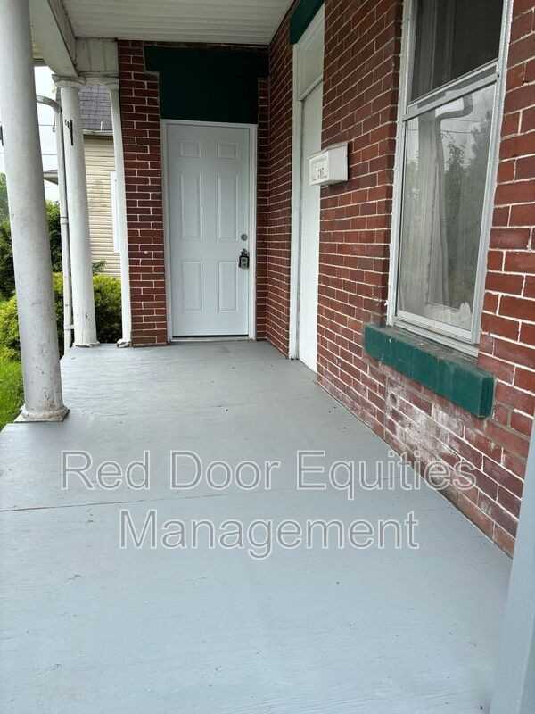 1207 N Columbus St - Photo 3 of 20