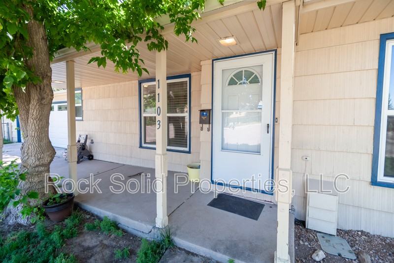 1103 Platte Ave - Photo 3 of 30