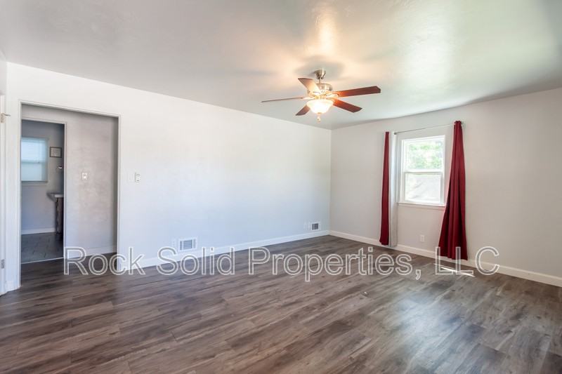 1103 Platte Ave - Photo 4 of 30