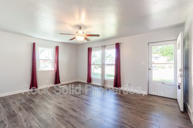 1103 Platte Ave - Photo 5 of 30