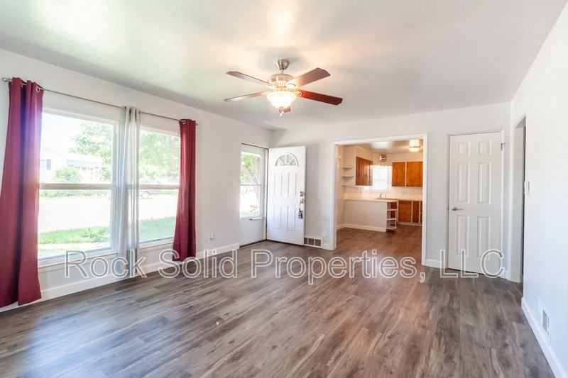 1103 Platte Ave - Photo 6 of 30
