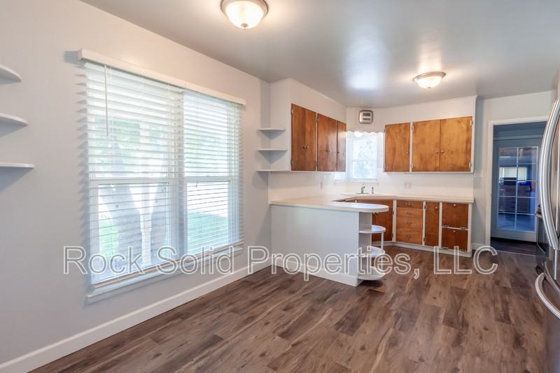 1103 Platte Ave - Photo 7 of 30