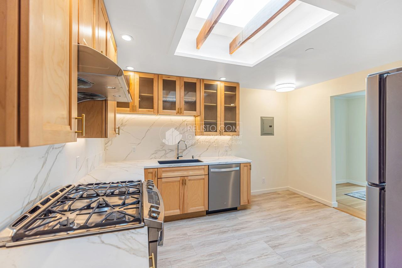 522 Precita Ave - Photo 7 of 12