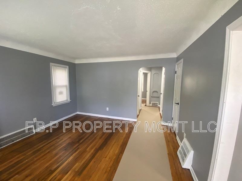8850 Rosemont Ave - Photo 2 of 12