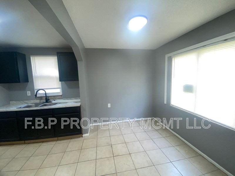8850 Rosemont Ave - Photo 6 of 12