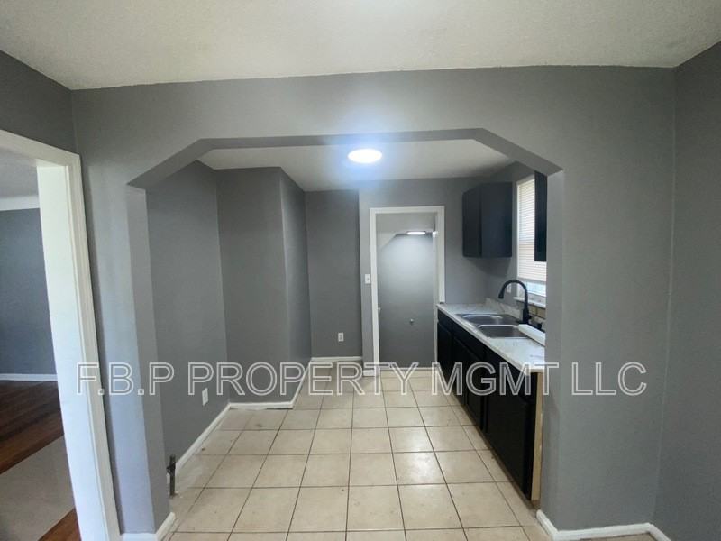 8850 Rosemont Ave - Photo 7 of 12