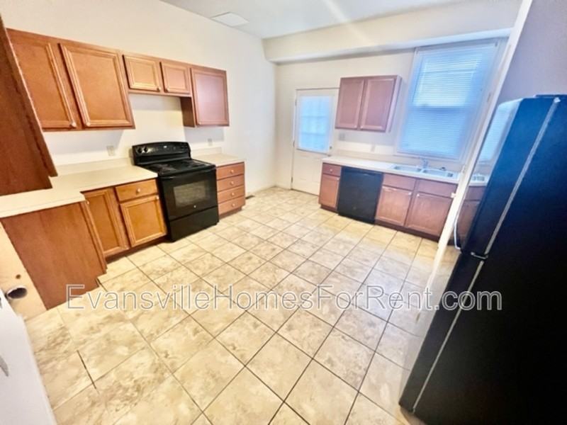 27 W Franklin St - Photo 5 of 12