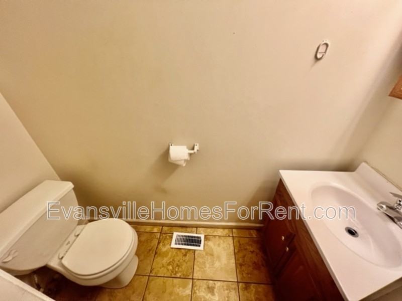 27 W Franklin St - Photo 6 of 12