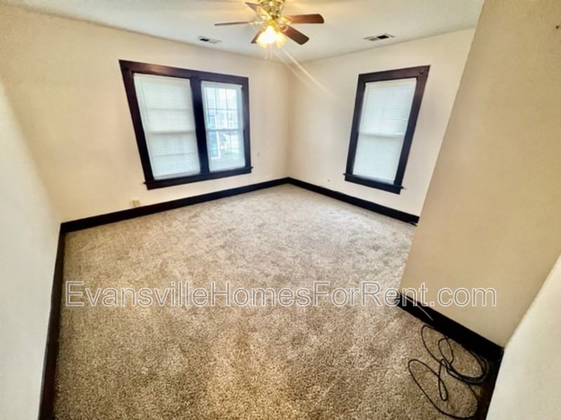 27 W Franklin St - Photo 7 of 12