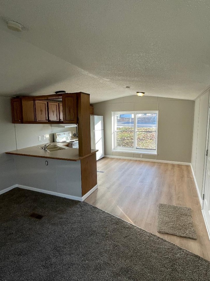 11 Fox Haven Dr #1 - Photo 4 of 8