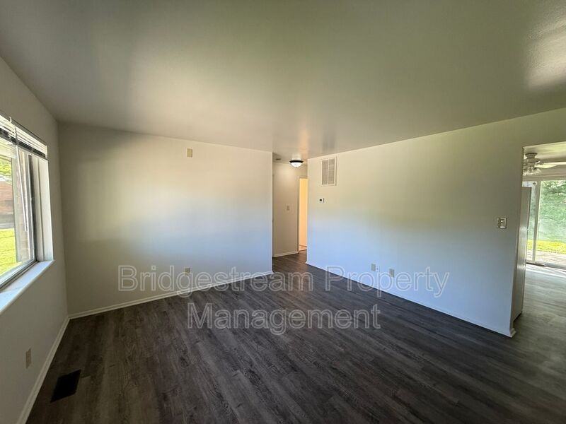5126 Nebraska Ave - Photo 3 of 9