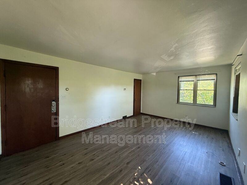 426 Wonderly Ave #3 - Photo 3 of 8