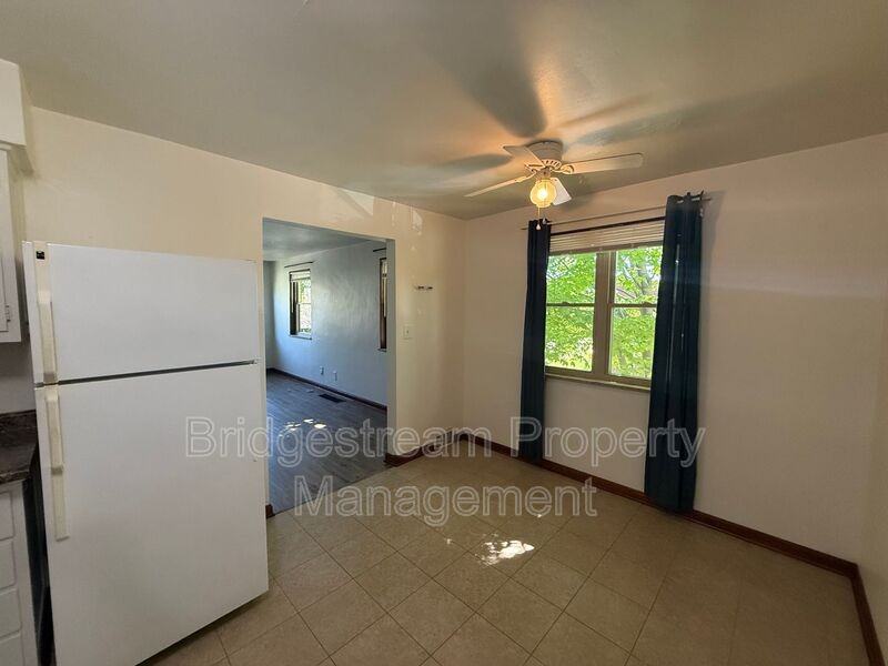 426 Wonderly Ave #3 - Photo 4 of 8
