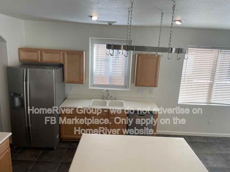 1100 Diamondback Dr Ne - Photo 2 of 26