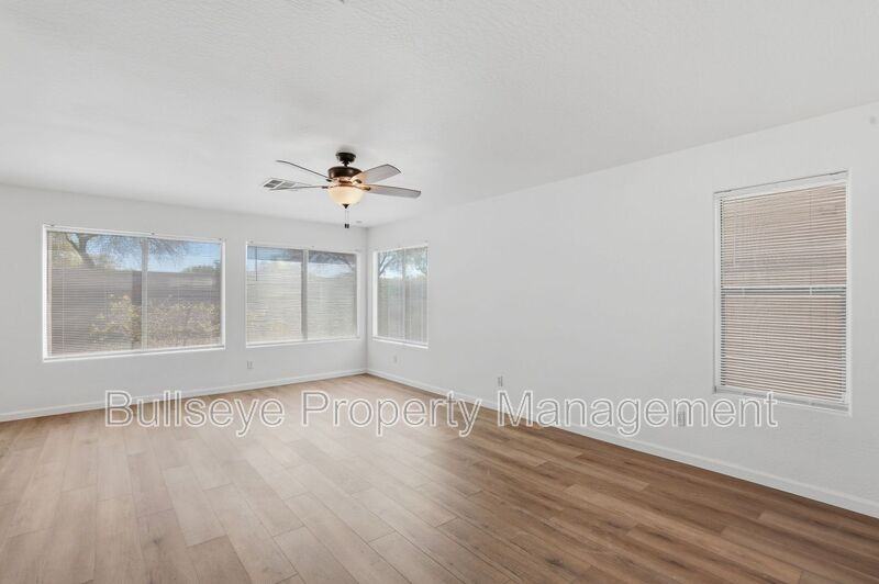 27513 N 63rd Dr - Photo 6 of 34