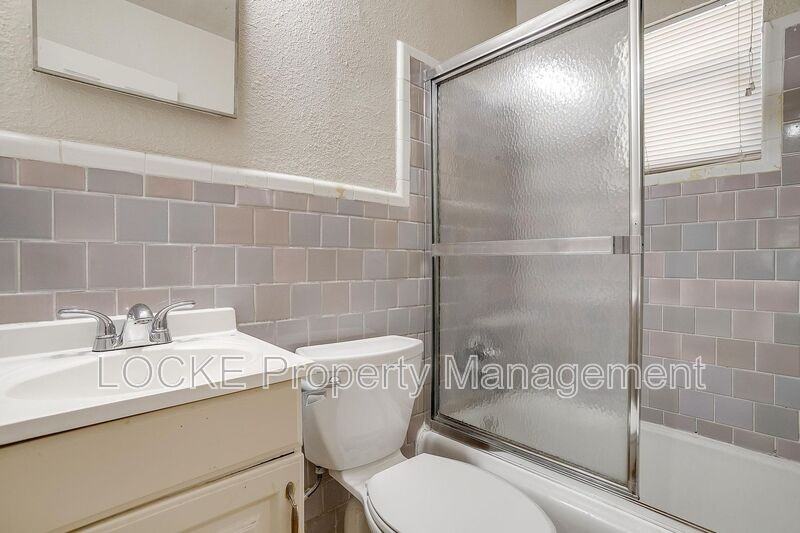 3419 S University Dr #D - Photo 5 of 18
