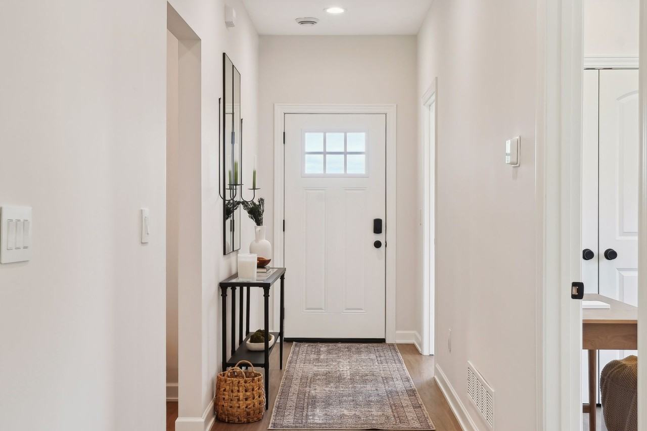 711 South Division Street - Photo 2 of 40