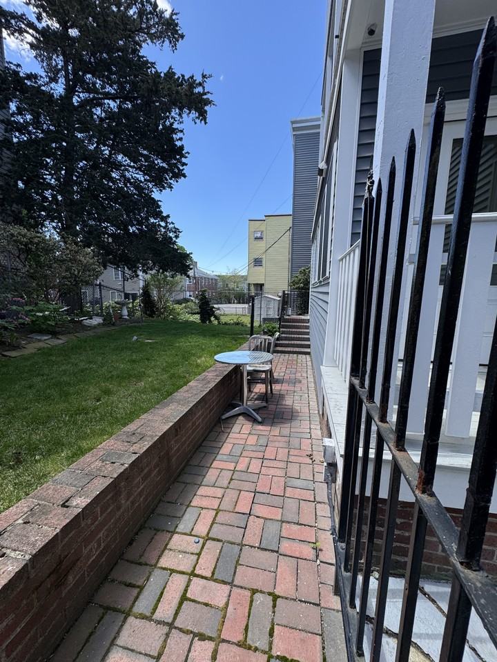 440 Washington St #1 - Photo 5 of 22