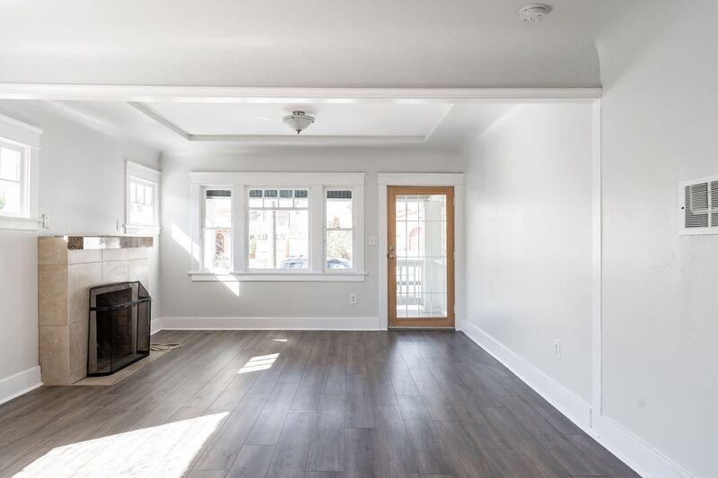 4767 Bancroft St - Photo 4 of 28