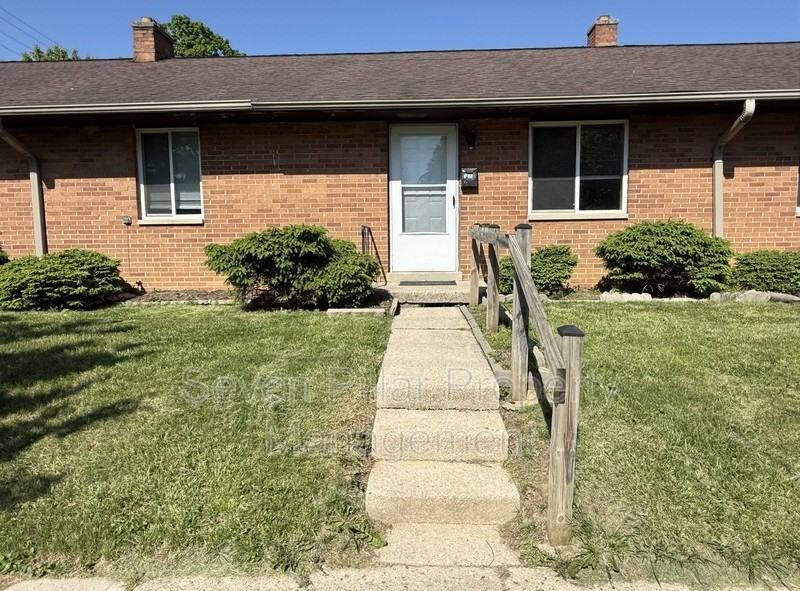 3199 Maize Rd - Photo 2 of 14