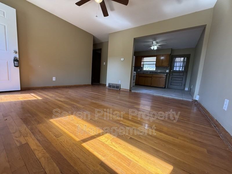 3199 Maize Rd - Photo 3 of 14