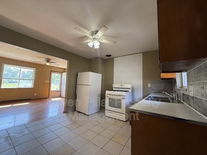 3199 Maize Rd - Photo 4 of 14