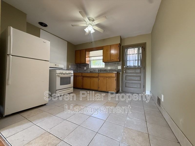 3199 Maize Rd - Photo 5 of 14
