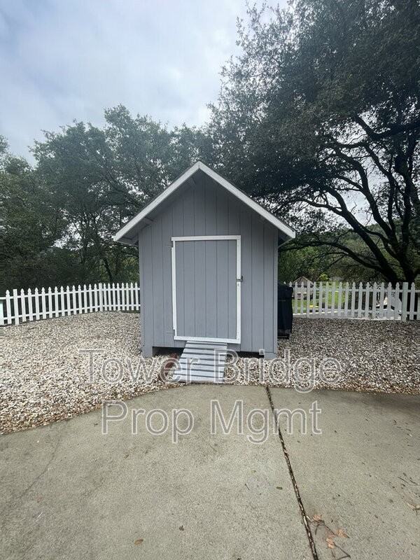 737 Cresta Ct - Photo 6 of 24
