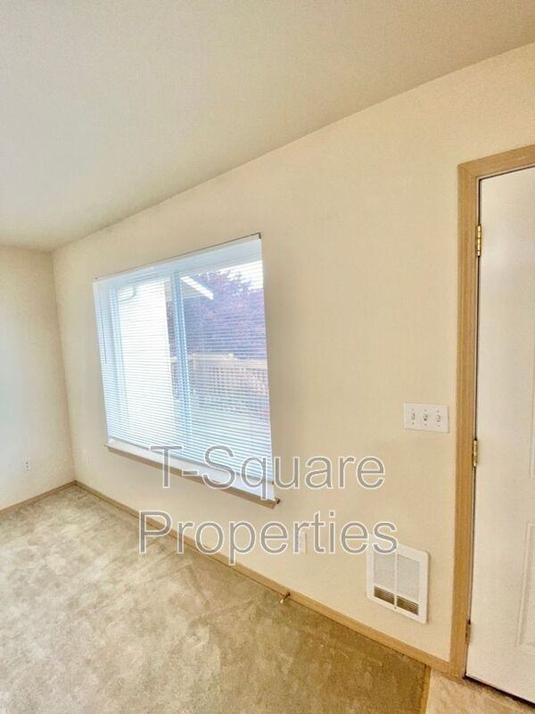 717 Cedar Ave #202 - Photo 6 of 17