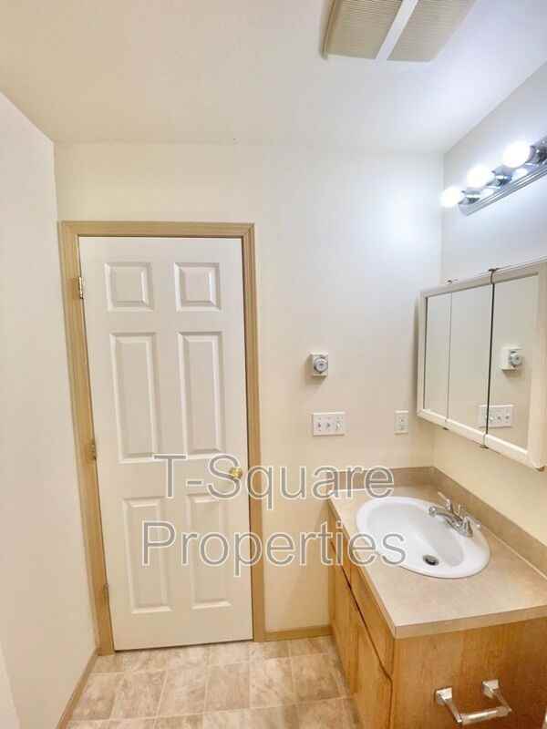 717 Cedar Ave #202 - Photo 7 of 17