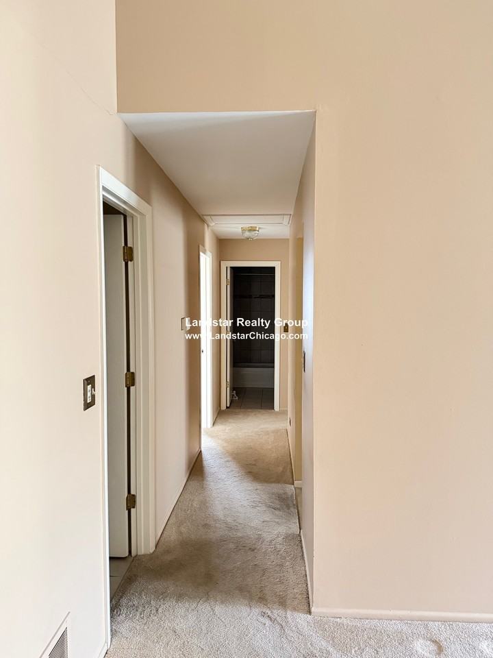 608 Berkley Ct #W2 - Photo 3 of 12