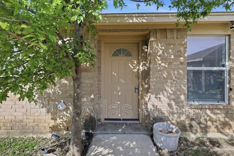 125 Cambridge Dr #4 - Photo 2 of 14