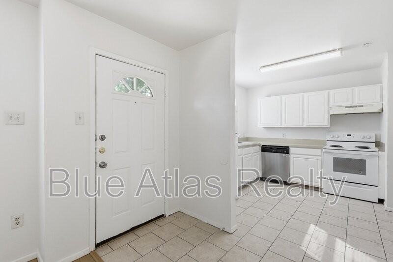 125 Cambridge Dr #4 - Photo 3 of 14
